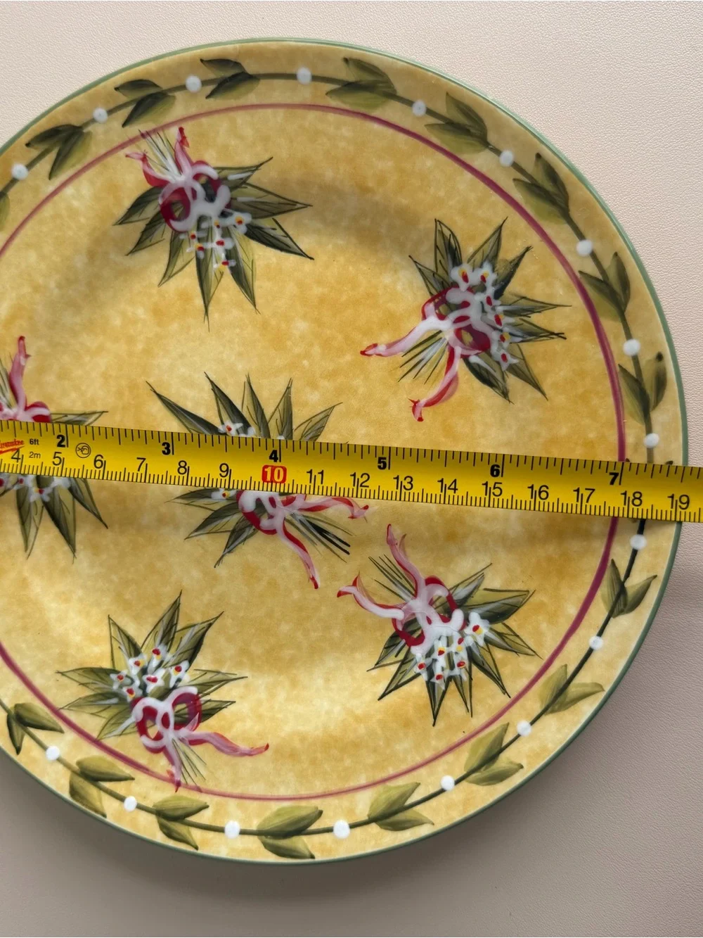 Retired Yankee Candle Christmas Holiday Plate 7.5” Berries & Bows
